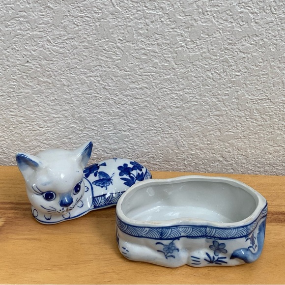 Vintage Blue & White Chinoiserie Porcelain Cat Trinket Box - Picture 11 of 12
